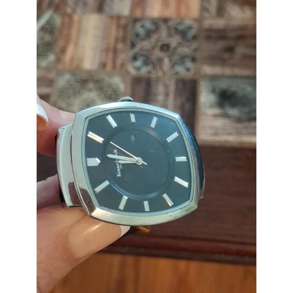 Kenneth Cole KC1200 Mens Silvertone Watch. Black Leather Band,Date Display. Used
